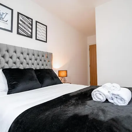 Maevela - Modern 2 Bedroom - Chinatown, Arcadian, Centre - Large Juliet Balcony Windows - Ps4 & Smart Tv's * Birmingham